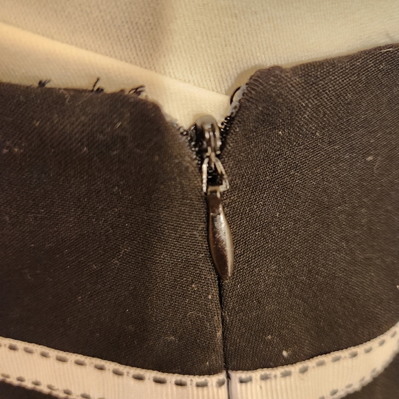 Larry Levine Black Stretch Skirt With Embroidered White Ribbon Size 8 Pleated - Picture 10 of 13